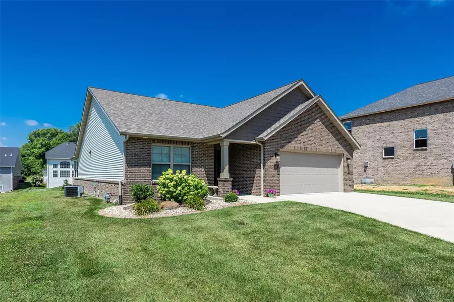 240 Fountain DR, Glen Carbon, IL 62034