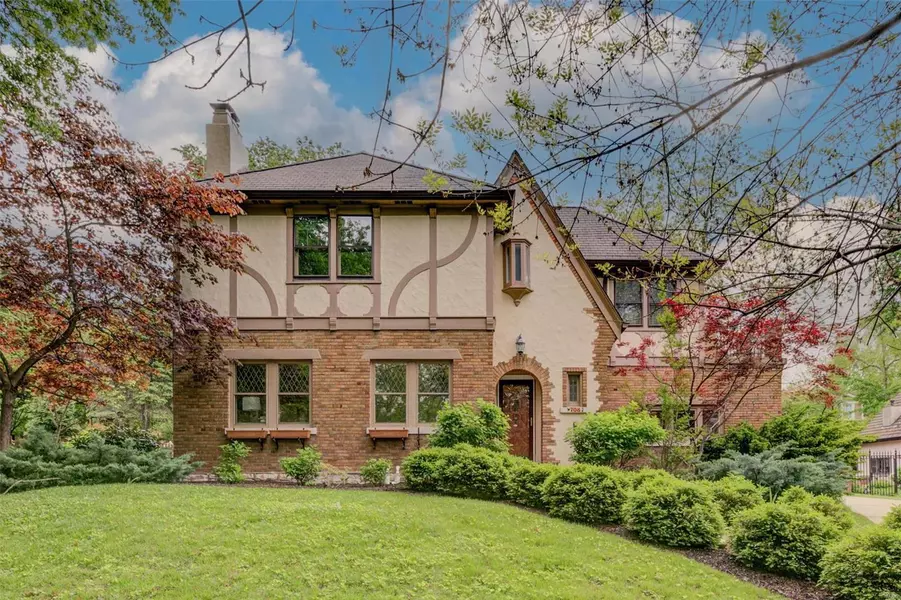 708 Audubon DR, Clayton, MO 63105