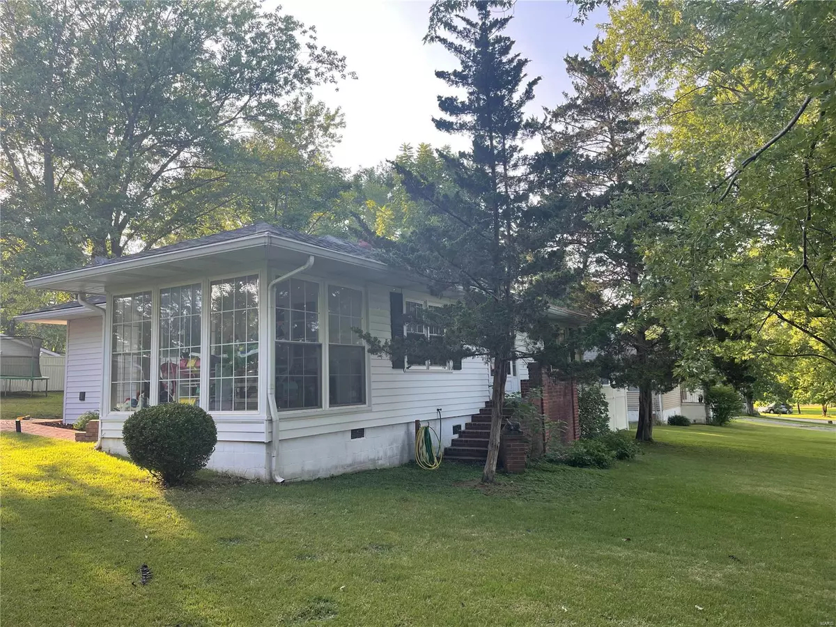 Marble Hill, MO 63764,105 Crest ST