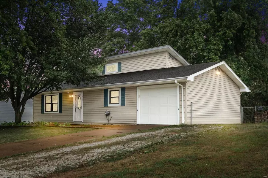615 Albany Ave, St Clair, MO 63077