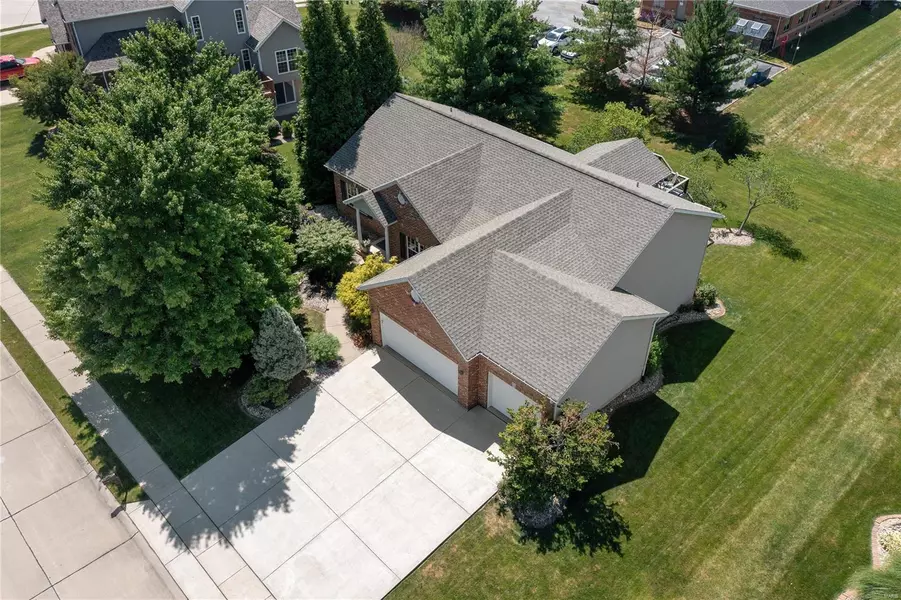6 Ashford Oaks CT, Maryville, IL 62062