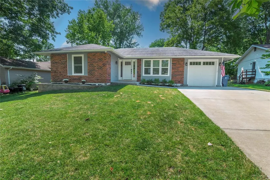 913 Napoli DR, Ballwin, MO 63021