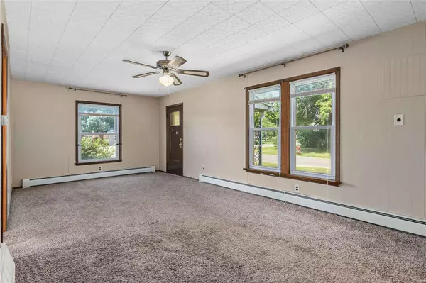 Gillespie, IL 62033,422 Henry ST