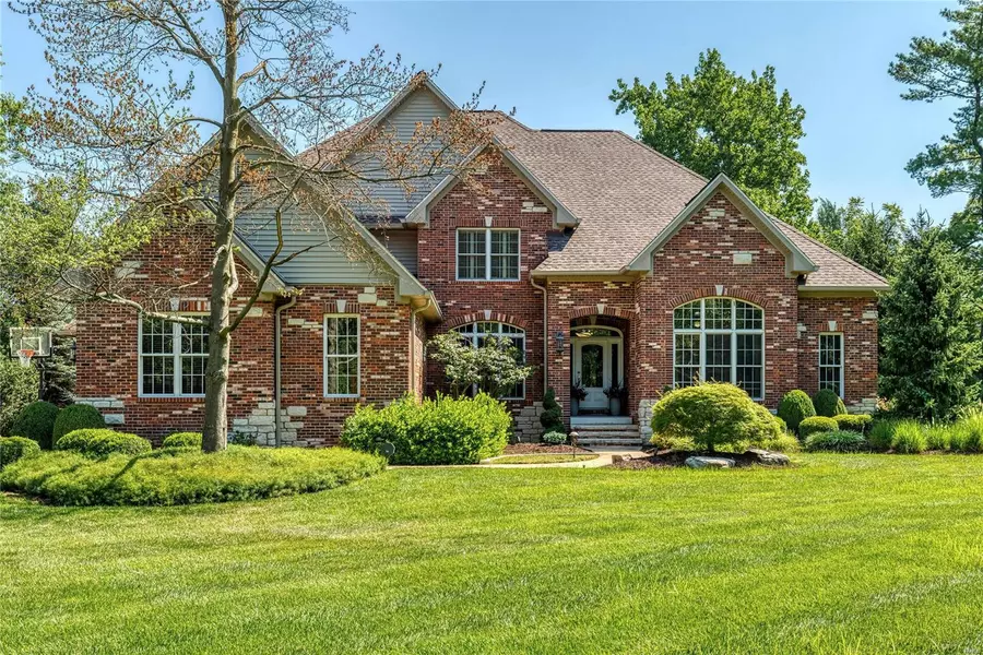 2400 Town And Country LN, Town And Country, MO 63131