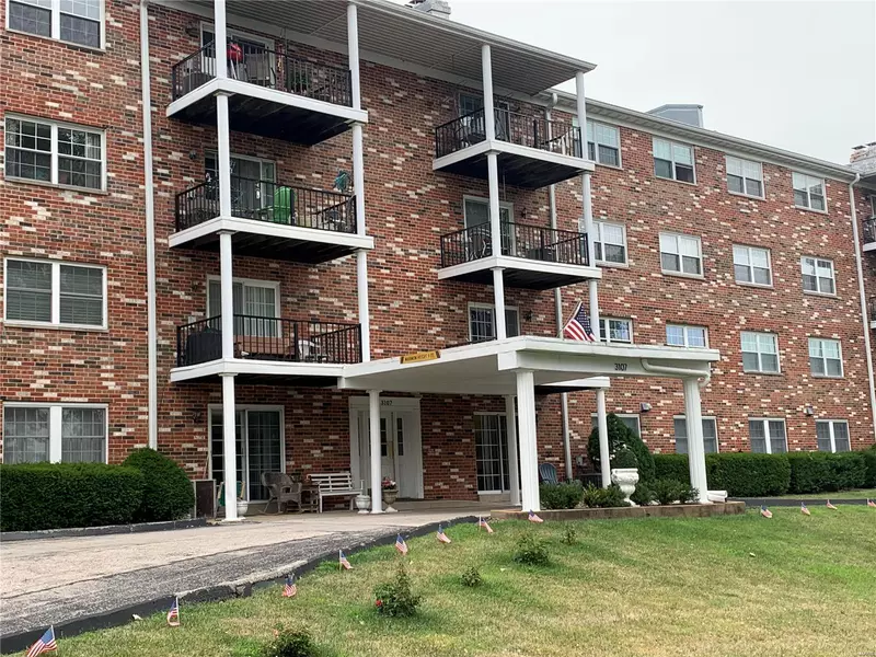 3107 Garnette DR #B8, Bridgeton, MO 63044