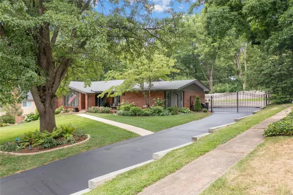 Olivette, MO 63132,515 White Rose LN