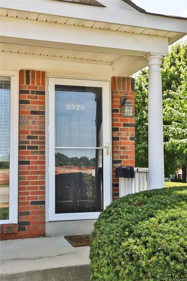 St Louis, MO 63144,8920 Eager RD