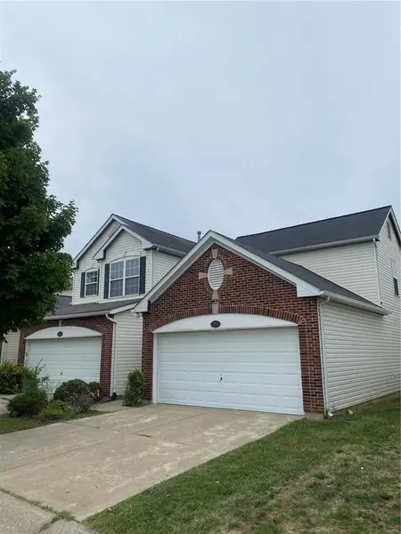 2590 Westfall LN, St Louis, MO 63136