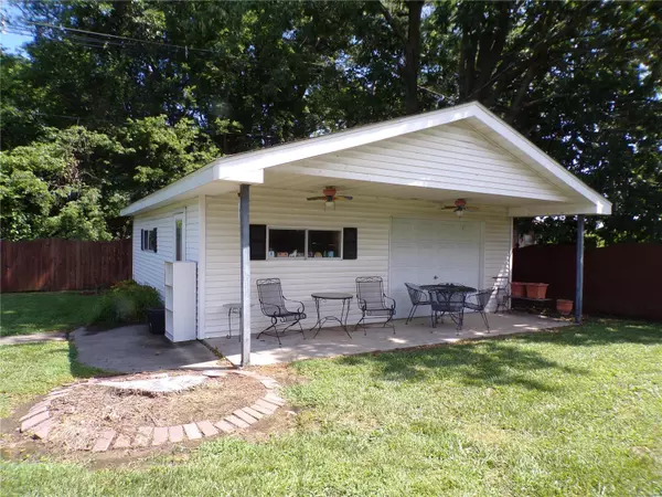 Granite City, IL 62040,27 Snowbird LN