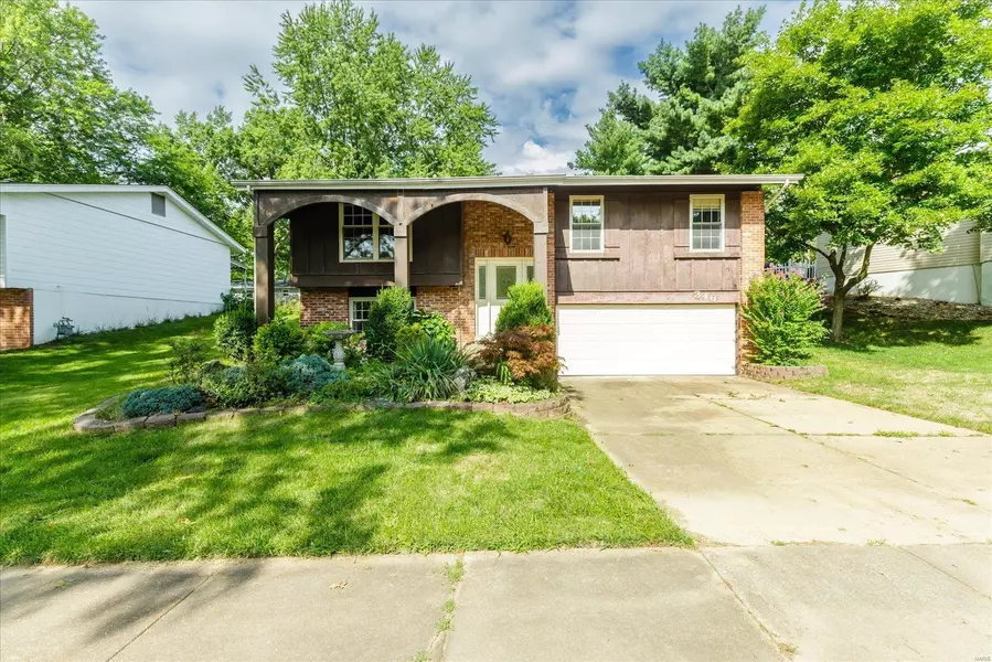 346 Towerwood DR, Ballwin, MO 63021