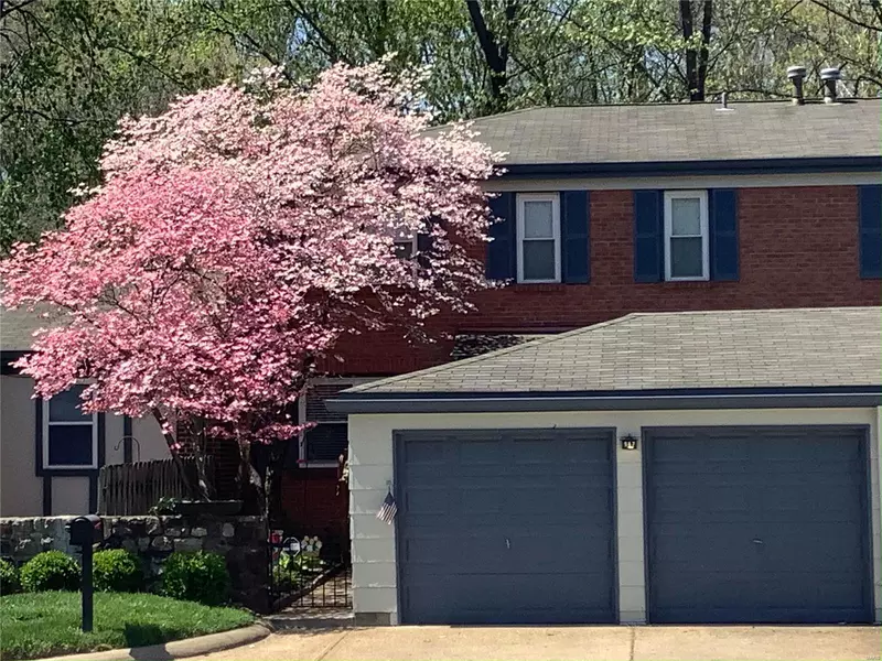 967 Silversprings LN, Ballwin, MO 63021