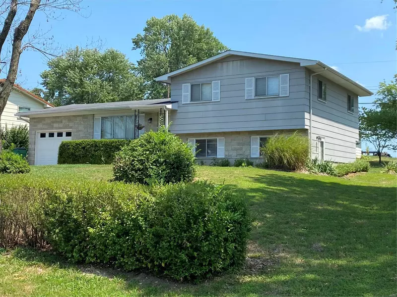 1220 Cynthia LN, St Clair, MO 63077