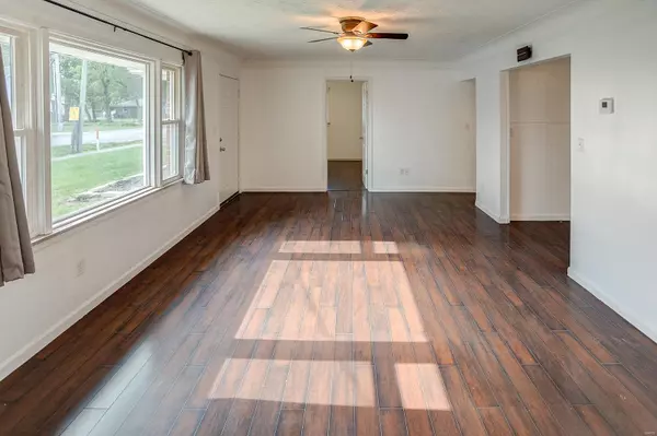 Alhambra, IL 62001,111 South East