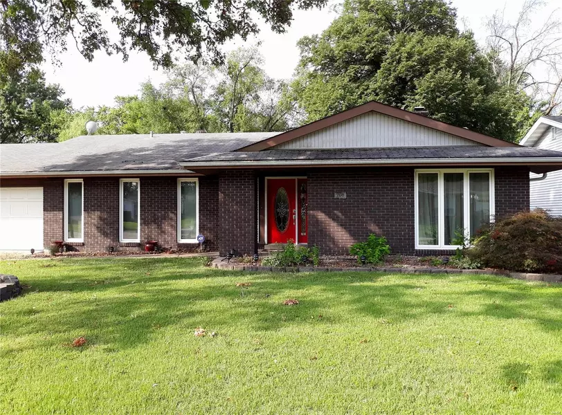 708 Coach House DR, Hazelwood, MO 63042