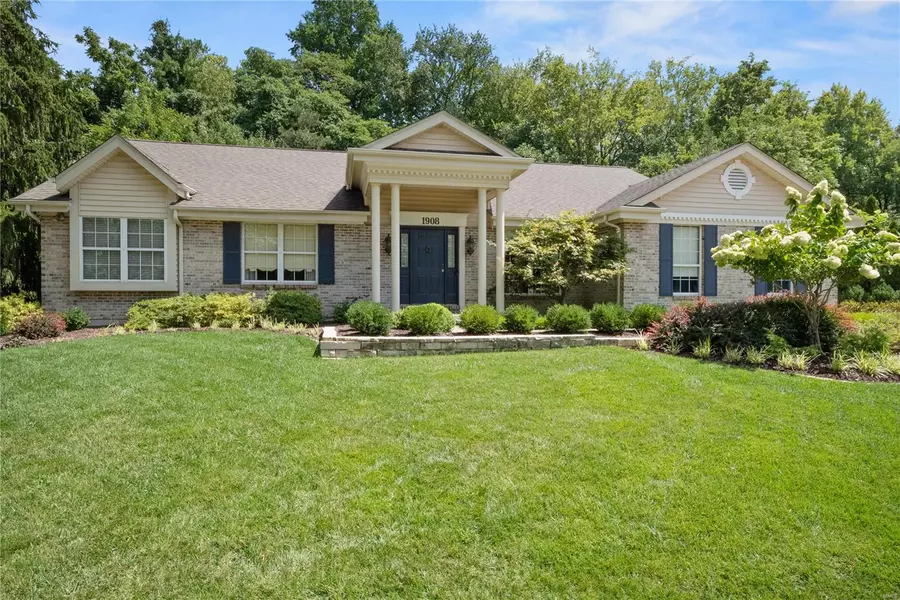 1908 Parkland Woods DR, Maryland Heights, MO 63043