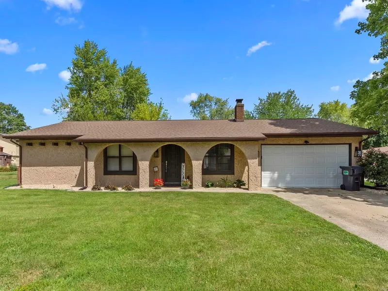 305 David DR, Fairview Heights, IL 62208
