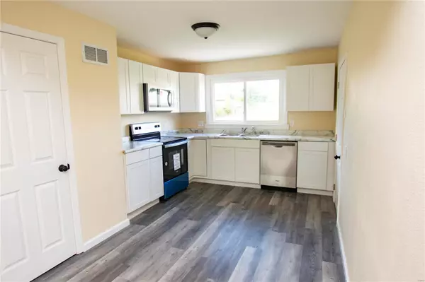 East Alton, IL 62024,554 Pine ST