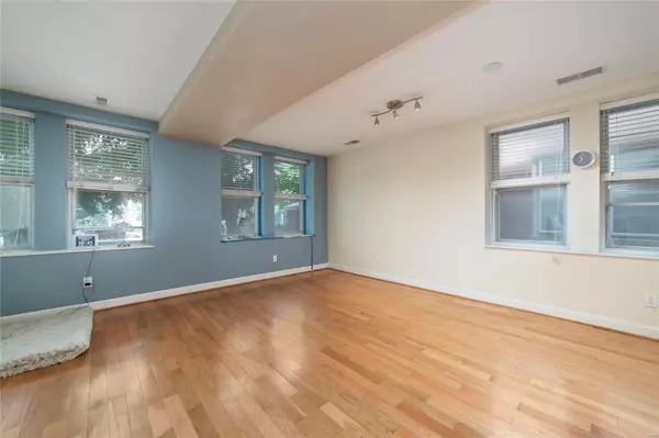 St Louis, MO 63112,5350 Pershing AVE #2A