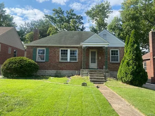 9210 Meadowbrook LN, St Louis, MO 63114