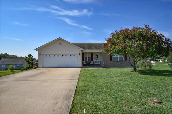 8 Iron Hill CT, St Clair, MO 63077