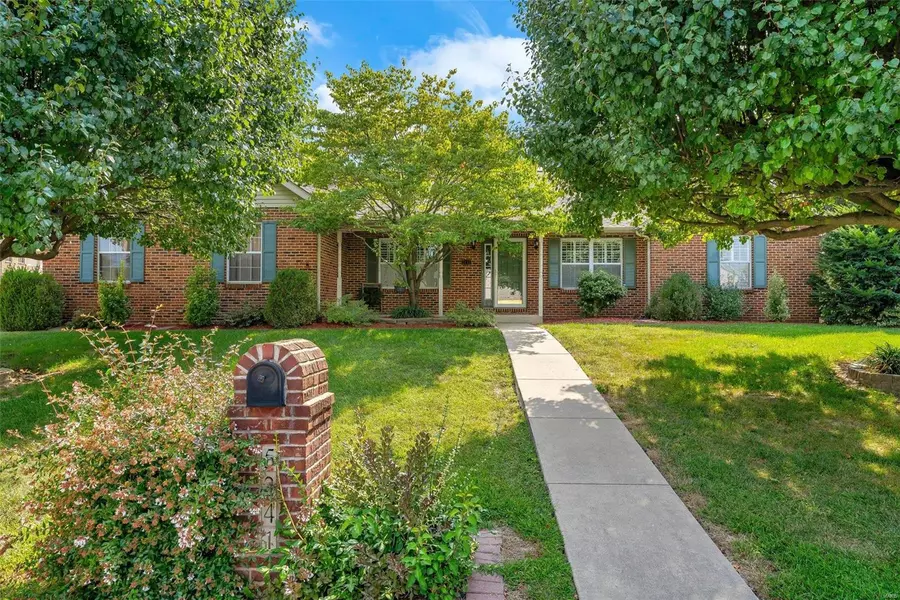 5241 Saluki DR, Fairview Heights, IL 62208