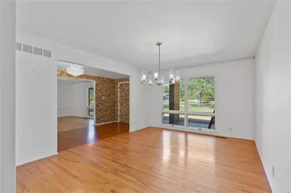 Chesterfield, MO 63017,14156 Forest Crest DR