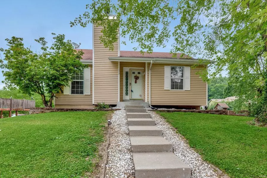 1472 Creekside DR, High Ridge, MO 63049