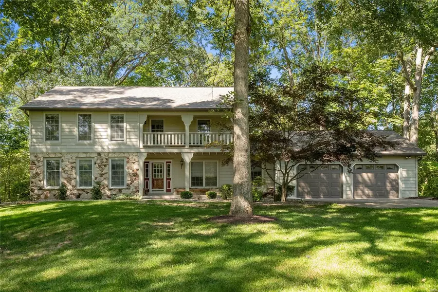 8 Algonquin DR, Millstadt, IL 62260