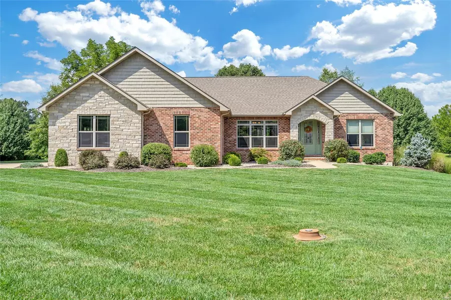 3241 Cedar Ridge LN, Waterloo, IL 62298