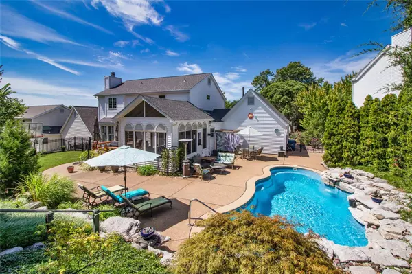 718 Carman Meadows DR, Manchester, MO 63021