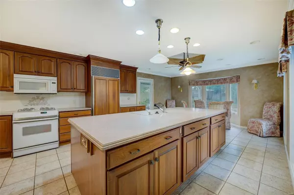 Ballwin, MO 63021,649 Running Creek DR