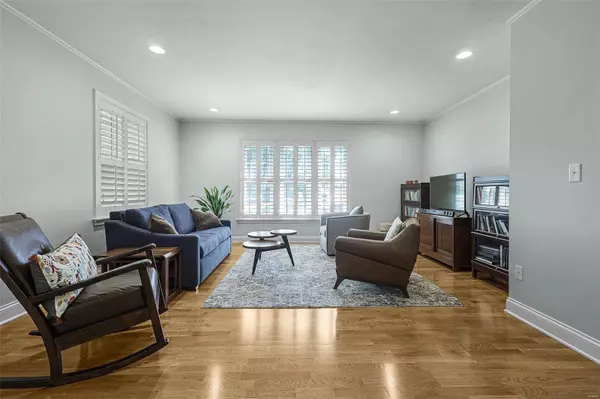 University City, MO 63130,7385 Pershing AVE #1