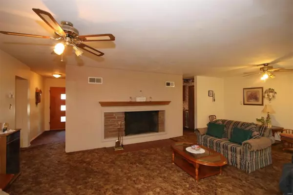 East Alton, IL 62024,130 Dalewood DR