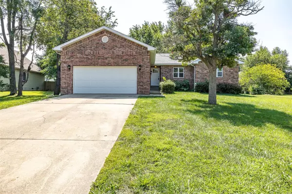 344 Coachlight DR, Lebanon, MO 65536