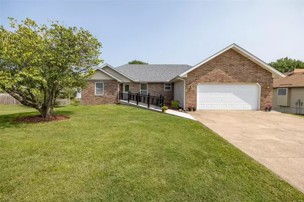 1412 Hillside DR, Lebanon, MO 65536