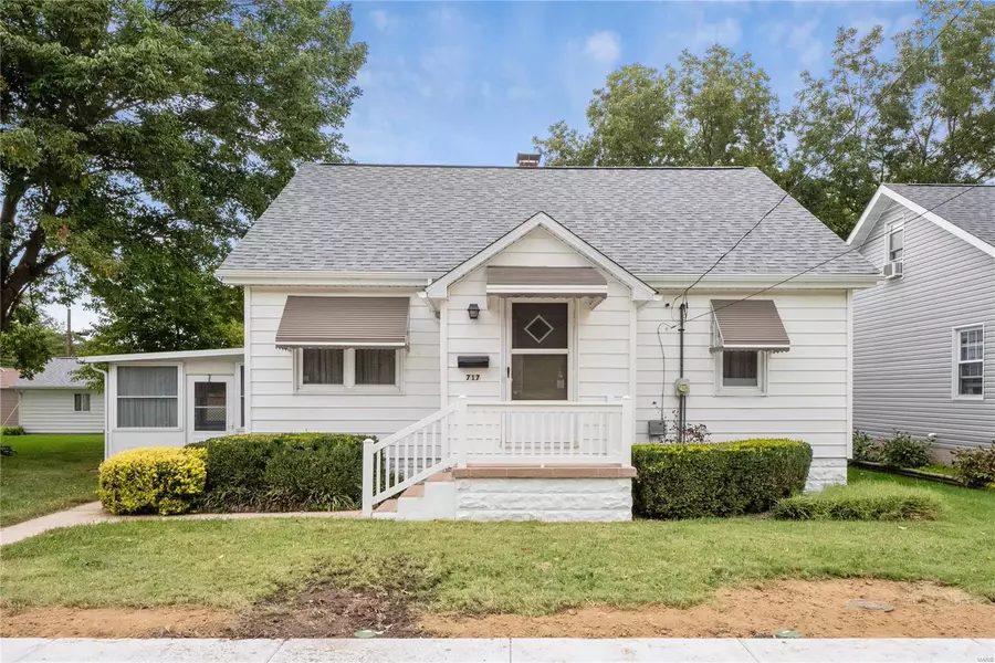 717 W Laurel ST, Millstadt, IL 62260