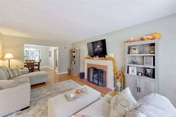 Webster Groves, MO 63119,431 Larkhill CT