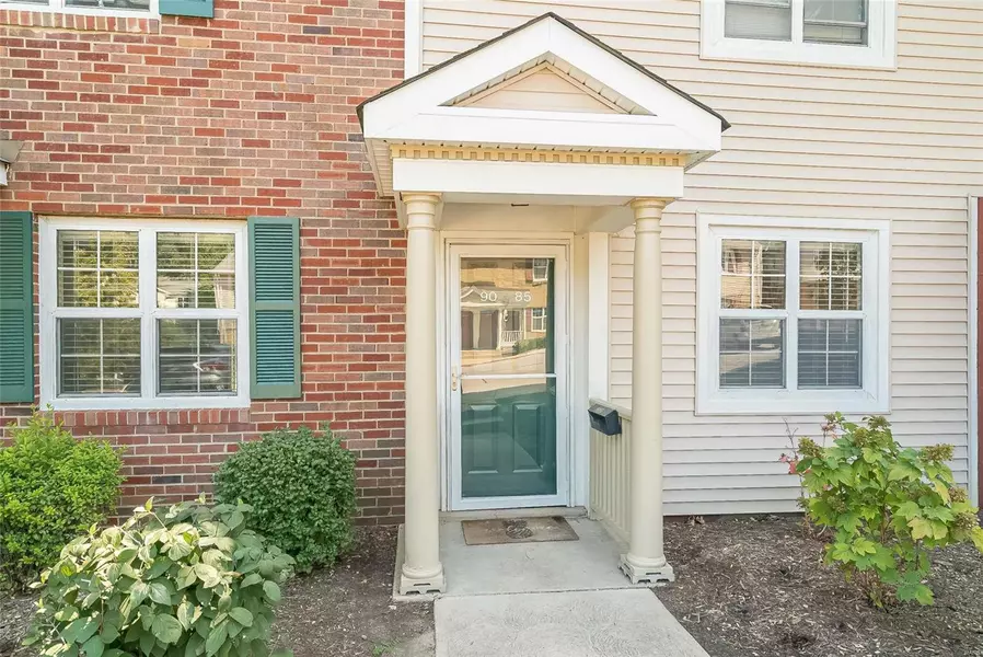 9085 W Swan CIR, St Louis, MO 63144