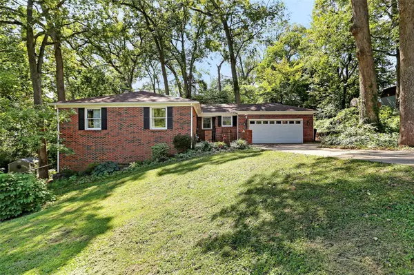 15 Forest DR, East Alton, IL 62024