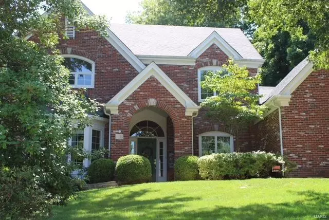 8 Flynn Forest LN, Glendale, MO 63122