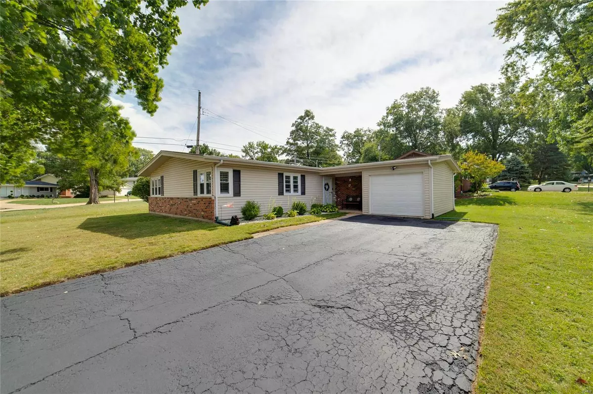 St Louis, MO 63146,8 Graeler DR