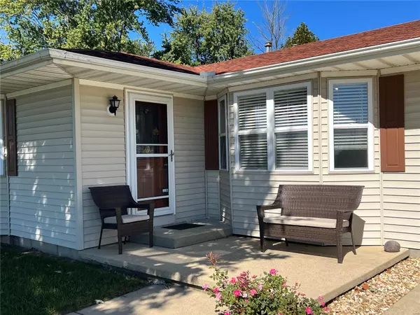 Altamont, IL 62411,719 E Division St