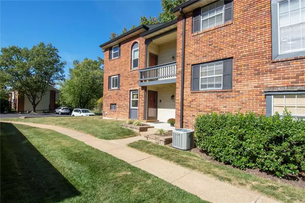 Chesterfield, MO 63017,2 Conway Cove DR