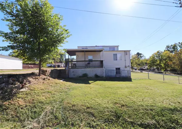 De Soto, MO 63020,415 Lake ST