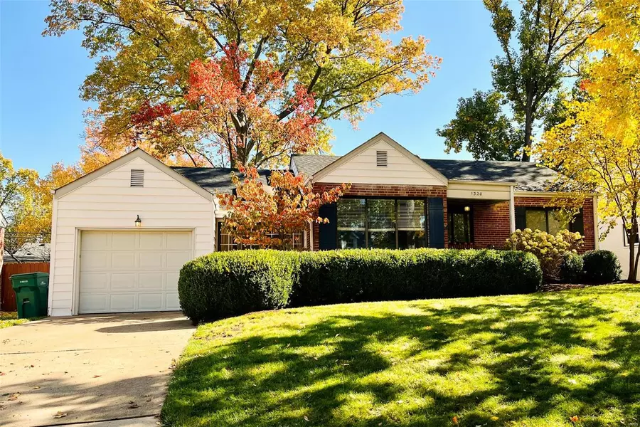 1320 Wells AVE, Webster Groves, MO 63119