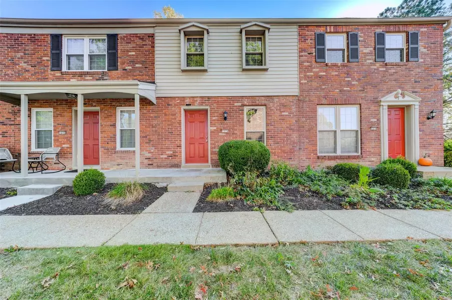 1274 Clarkson Ct #1274, Ellisville, MO 63011