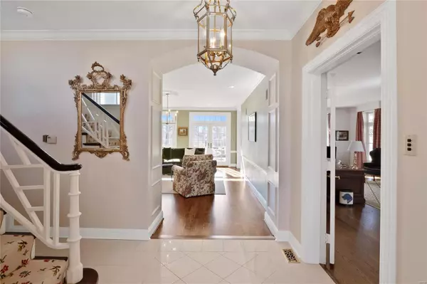 Creve Coeur, MO 63141,8 Colonial Hills DR