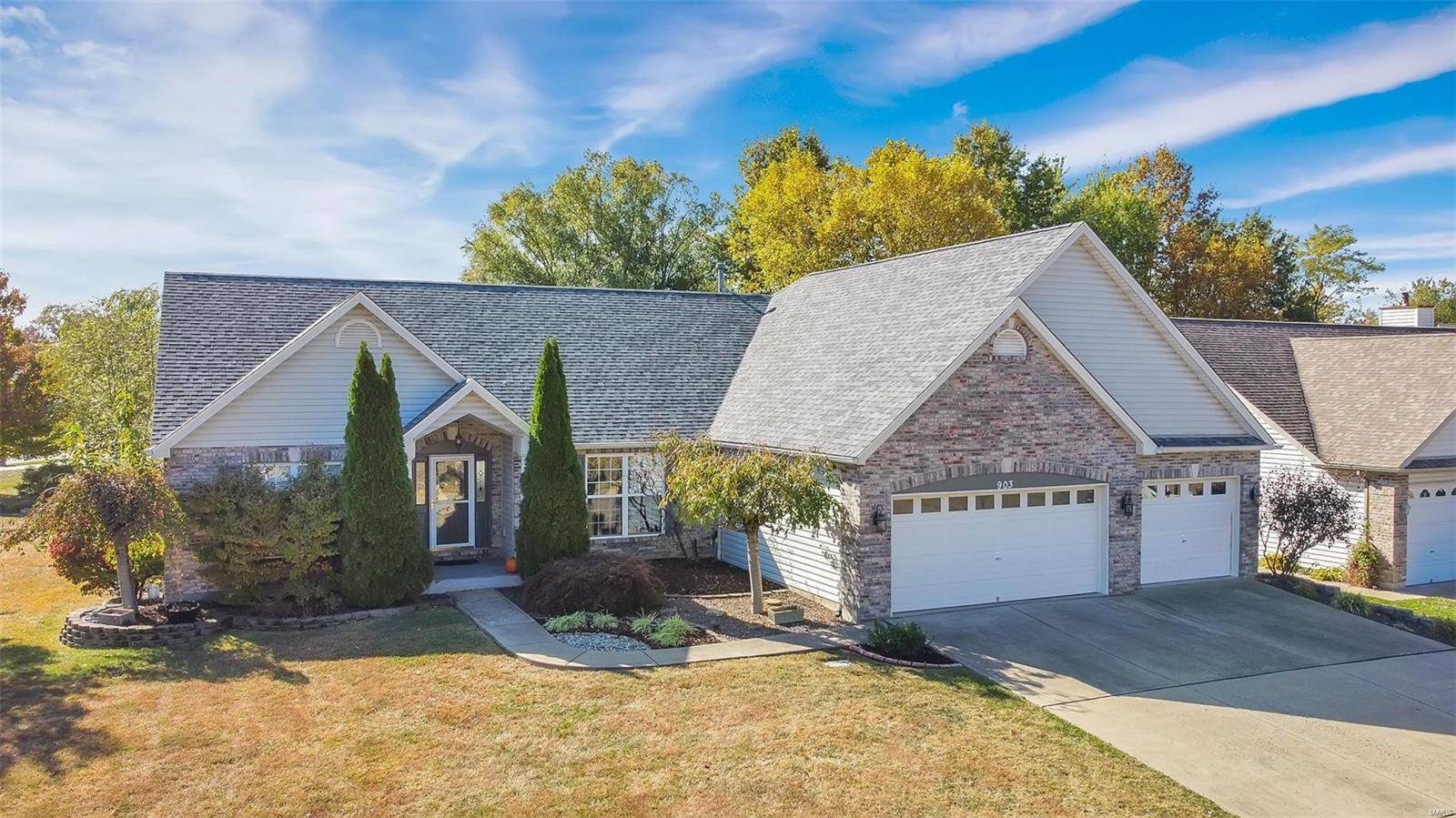 903 Locksley Manor DR, Lake St Louis, MO 63367