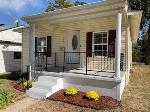 East Alton, IL 62024,208 Washington AVE