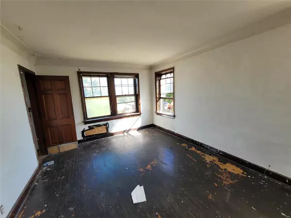 St Louis, MO 63136,6212 Emma AVE